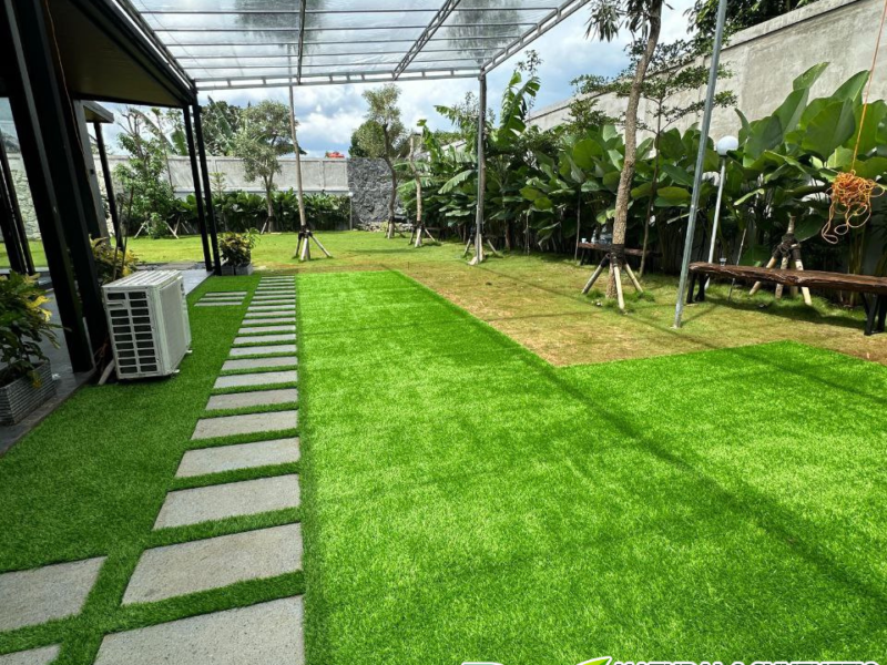 Rumput Sintetis Batu | Jasa Pasang untuk Vila dan Kafe