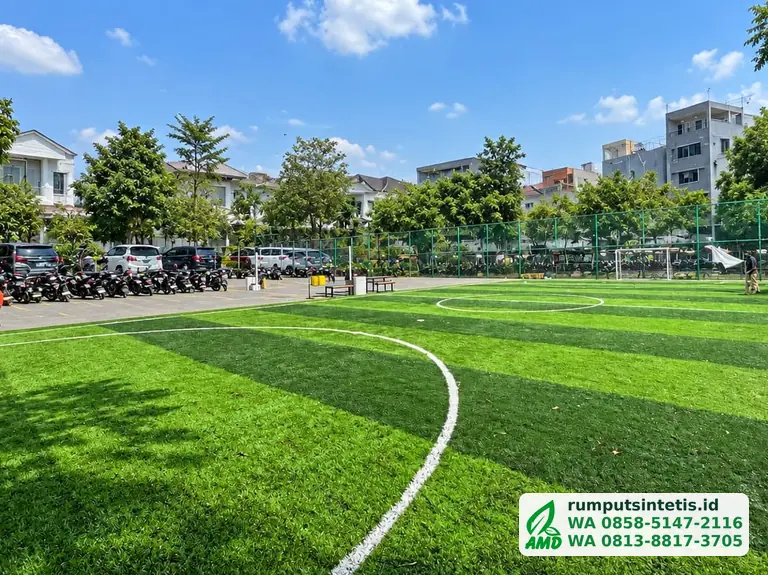 Lapangan futsal rumput sintetis siap dipakai