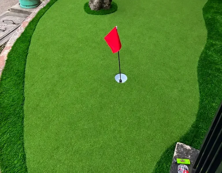 Putting Green Rumput Sintetis di Rumah: Ukuran, Bahan, dan Biaya