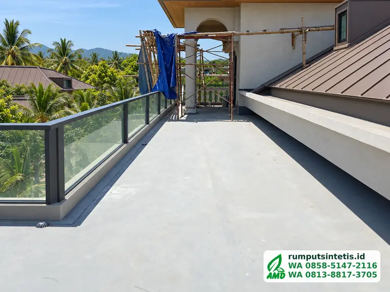 Rooftop beton kosong sebelum dipasang rumput sintetis