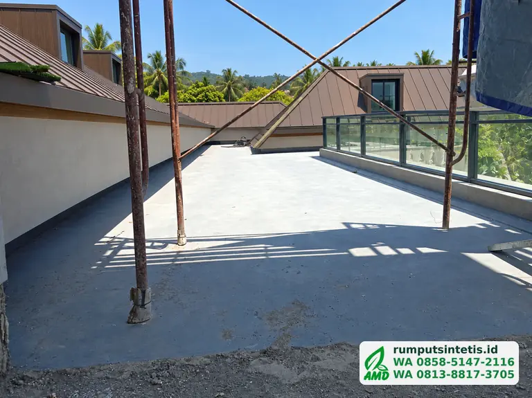Dak beton rooftop sebelum dipasang rumput sintetis