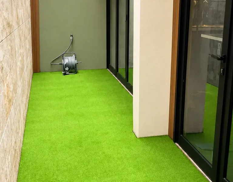 Jual Rumput Sintetis Bandung untuk Rumah, Kafe & Vila