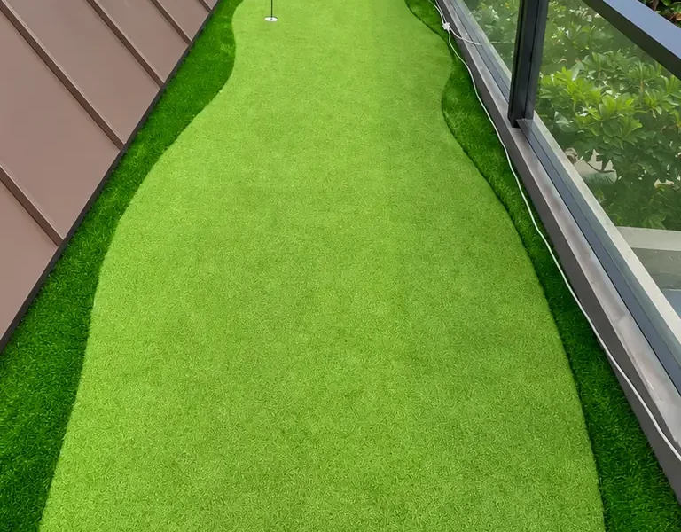 Jual Rumput Sintetis Batam untuk Balkon, Rumah & Resort